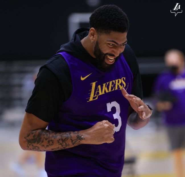 欧宝娱乐网站 -洛杉矶湖人发布备战花絮,清晨更衣室发声,西甲任务艰巨,资深球员宣示担当(并为洛杉矶湖人队效力)